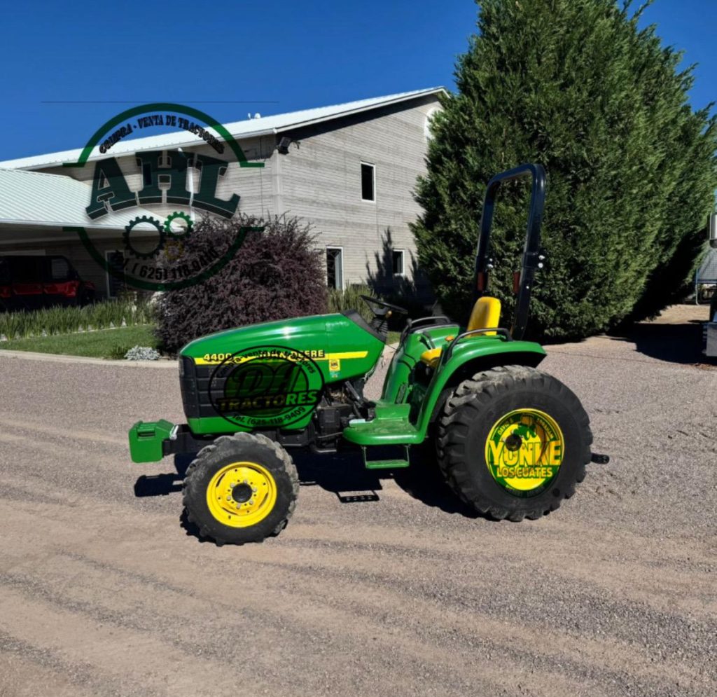 JOHN DEERE 4400