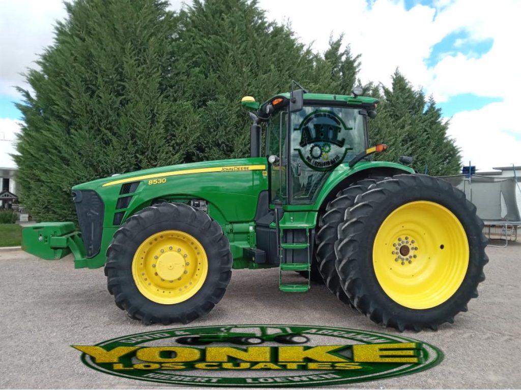JOHN DEERE 8530