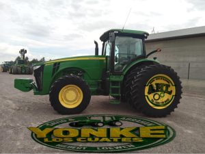 JOHN DEERE 8260R